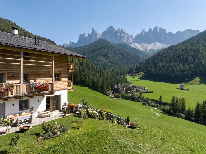 Appartamento per 6 persone, con Balcone e Terrazza nonché Idromassaggio e Giardino a Funes