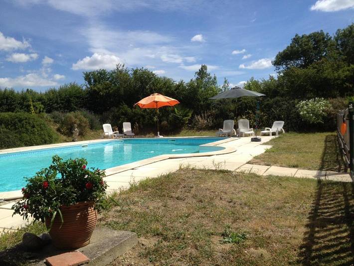 Location de vacances pour 10 personnes, avec Terrasse ainsi que Jardin et Piscine à Cailhau
