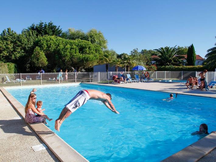 Casa de vacaciones para 8 personas, con terraza y jardín además de piscina para niños y piscina - 1
