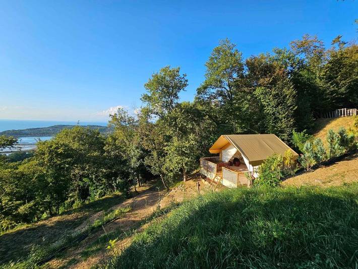 Camping pour 2 personnes, avec terrasse ainsi que jardin et vue, animaux acceptés en Slovénie