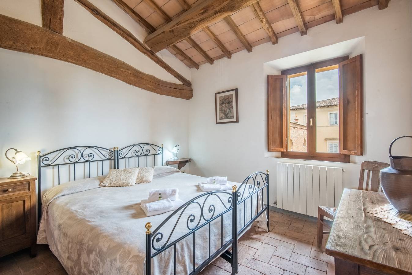 Holiday Home "Tinaia" with Shared Garden & Wi-Fi in Siena, Siena Province