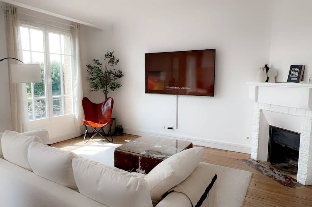 Entire apartment, Bright apartment near Paris - 15 min Orly in Choisy-le-Roi, Val-de-Marne