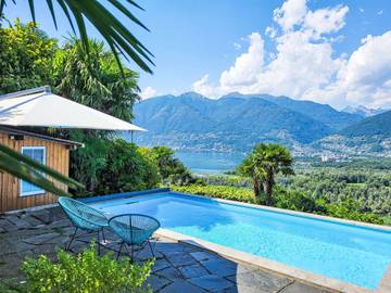 Ferienhaus für 5 Personen, mit Garten und Seeblick sowie Ausblick, mit Haustier im Tessin