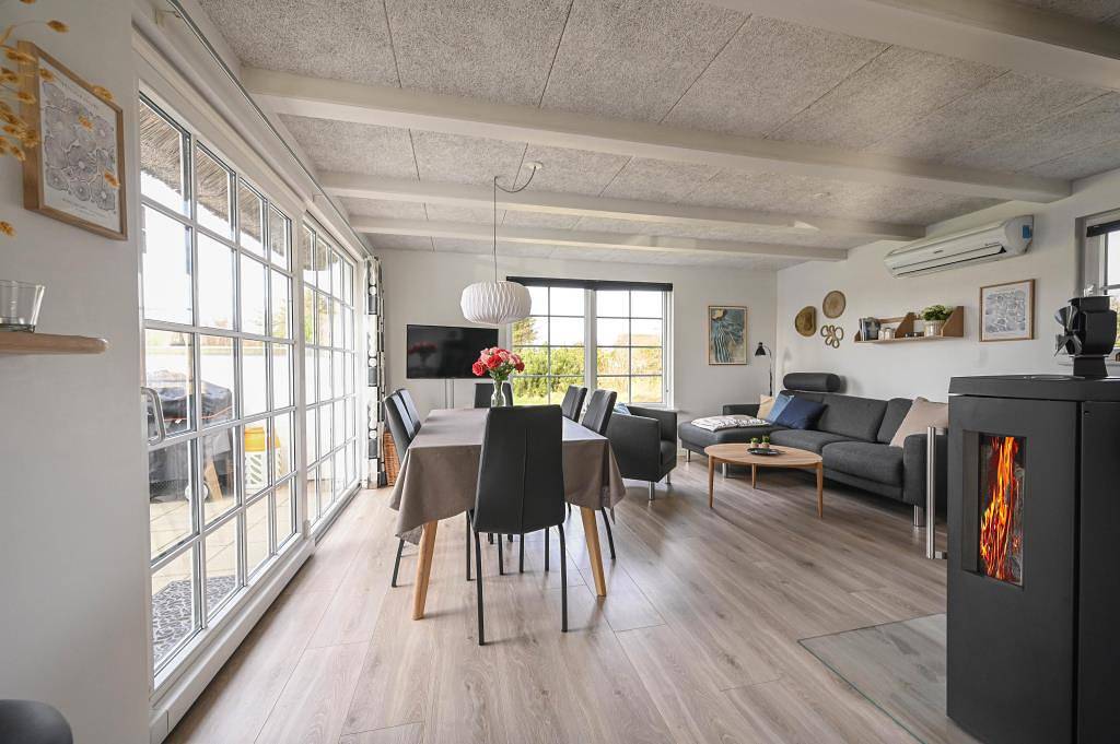 Chic und modern eingerichtetes Ferienhaus nahe dem Nordseestrand in Tim, Ulfborg