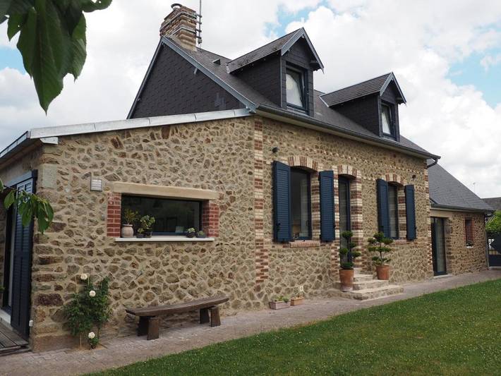 Gîte pour 2 personnes, avec Terrasse ainsi que Jardin et Vue dans Pontaubault