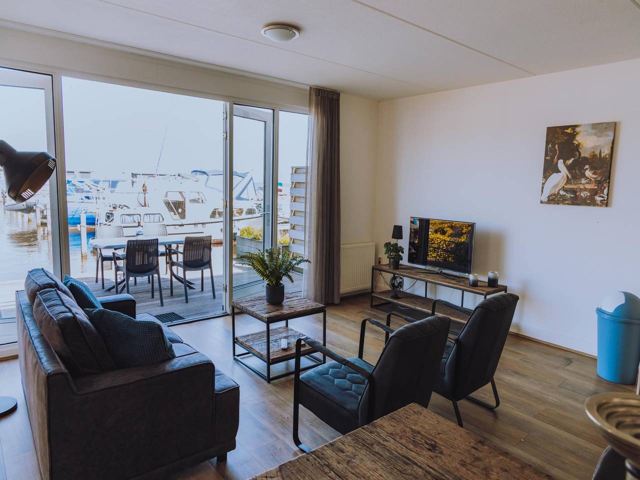 Direkt am Wasser, zwischen Alkmaar und Amsterdam
 in Uitgeest, Noord-Holland - Nordseeküste