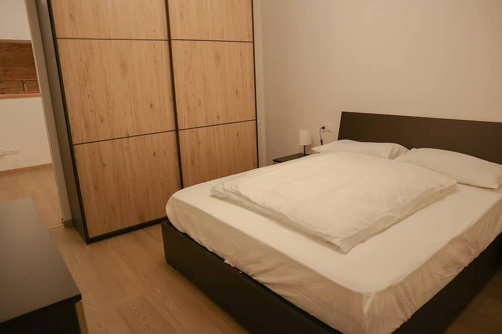 Ganze Wohnung, Apartment Cervo Felice, in the center of Belluno with parking and private garden in Belluno, Schiaragruppe