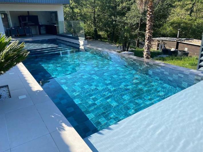 Location de vacances pour 10 personnes, avec bassin pour enfant et piscine ainsi que vue et jardin à Les Tourrettes - 4