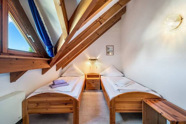 Ganze Wohnung, Ferienwohnung Kuprella 2 - familienfreundlich mit Liegewiese und Seezugang in Strandbad Nonnenhorn, Nonnenhorn
