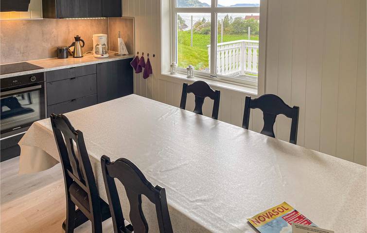 Ferienhaus für 6 Personen mit Terrasse in Kyrping, Etne