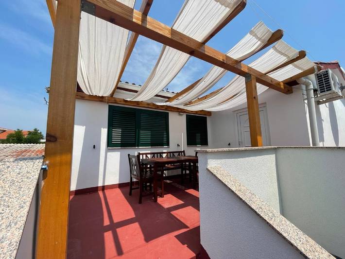 Ferienwohnung für 6 Personen, mit Balkon und Terrasse in Razanac