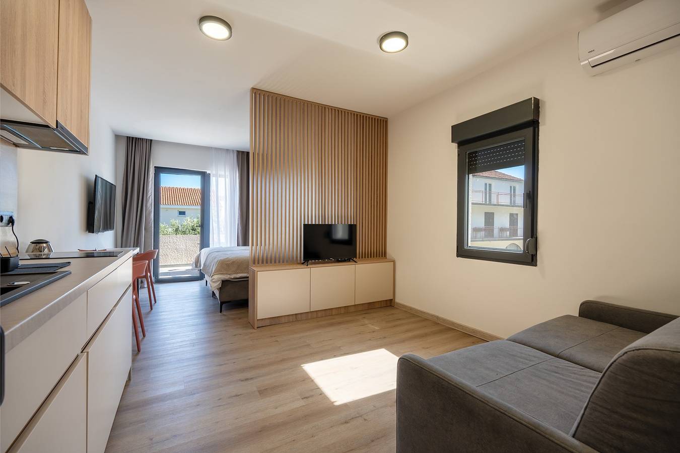 Ganze Wohnung, Bright & Airy Studio with Balcony in Orebic, Dubrovnik-Neretva