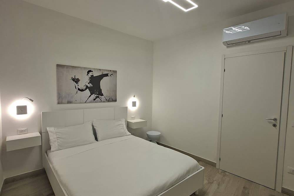 Entire apartment, The Little White House: Your elegant suite in the heart of downtown Tuscania in Tuscania, Viterbo Province