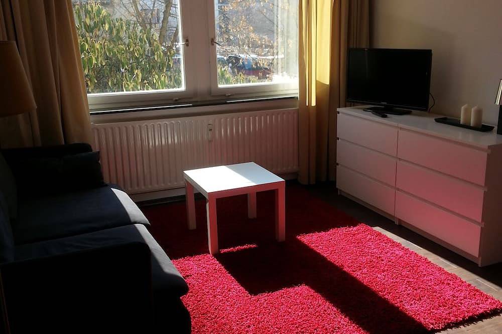 Ganze Wohnung, Zentral, ruhig, hell Ferienwohung Nähe Kuhdamm - Nollendoftplatz in Berlin Innenstadt, Berlin