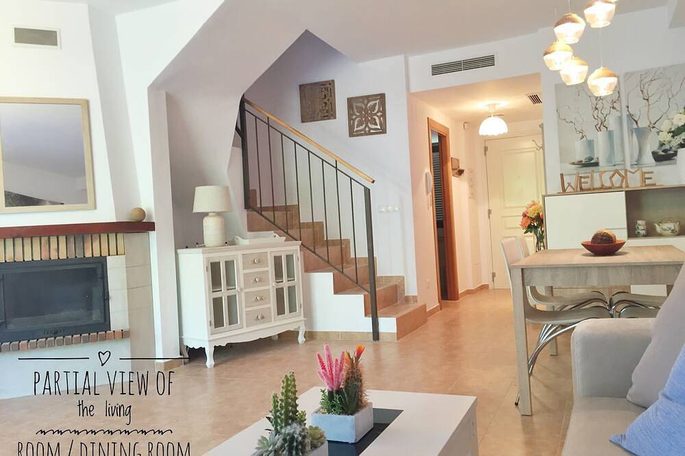 Marque étonnante nouvelle villa / Promenade à la plage / piscine / cour privée / Voir toutes les photos! in Alcossebre, Alcalà de Xivert