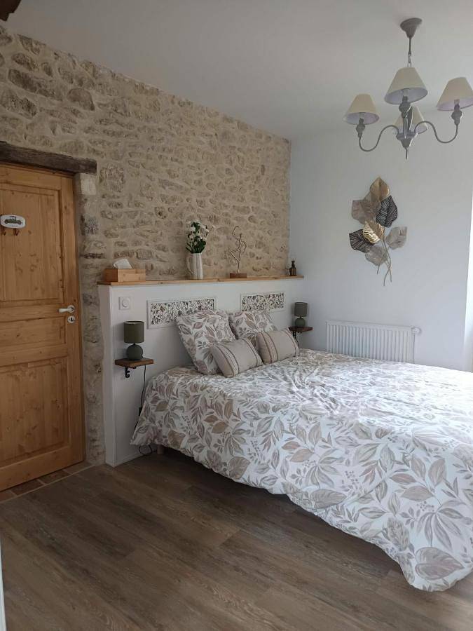 Location de vacances pour 2 personnes, avec jardin ainsi que terrasse et vue, animaux acceptés à Verteillac - 3