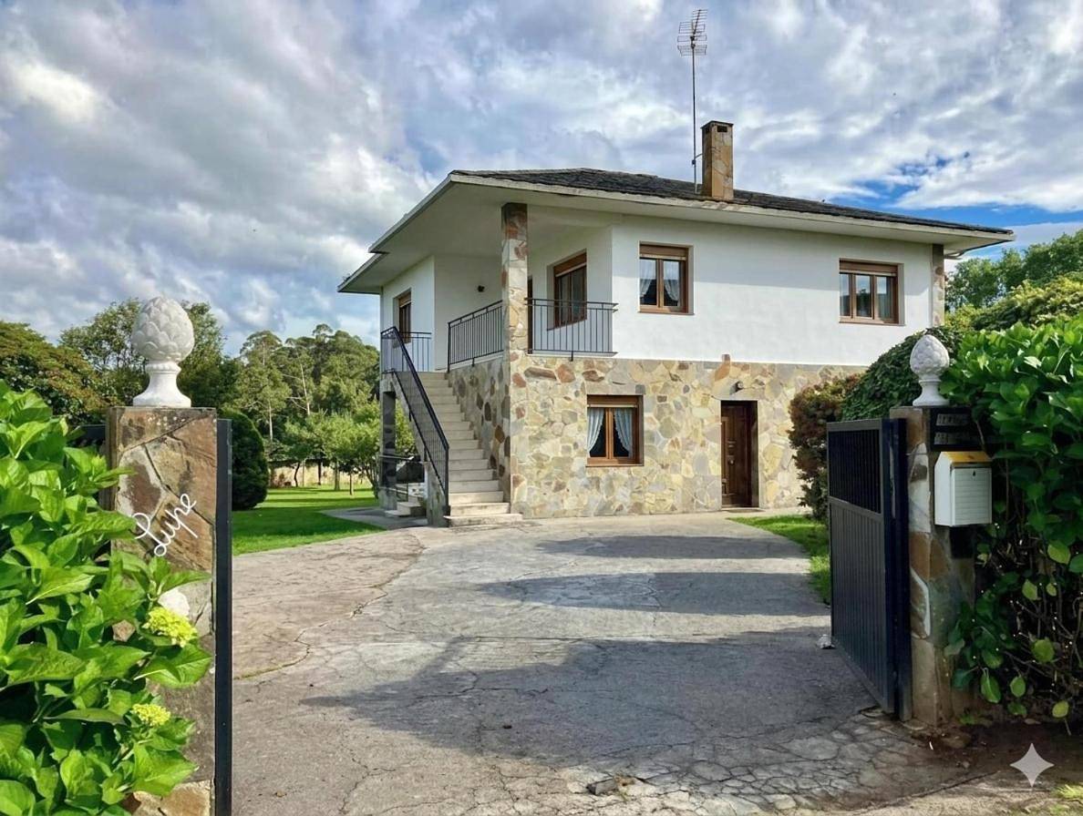 Five-Bedroom House in Sada, Costa de Galicia