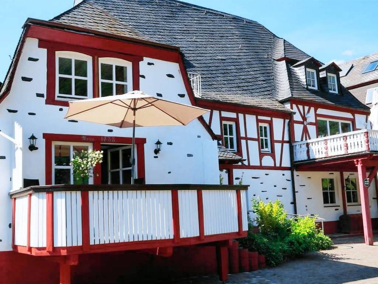 Ganze Wohnung, Altes Fährhaus anno 1 6 3 3 - Traumferienwohnung in exponierter Moselufer-Lage in Traben-Trarbach, Bernkastel-Kues & Umgebung