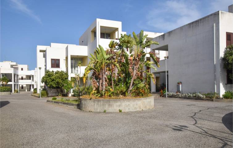 Appartamento intero, Appartamento al piano terra con vista mare, aria condizionata, parcheggio, cucina, internet (1.5 km dalla spiaggia) in Isca sullo Ionio, Provincia di Catanzaro