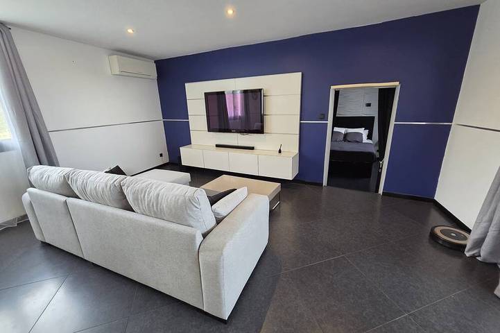 Entire apartment, New Listing in Solliès-Pont, Mediterranean Coast (France)