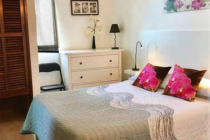 Ganze Wohnung, Helle Seafront Apartment in Funchal mit Balkon und eigenem Pool in São Martinho, Madeira