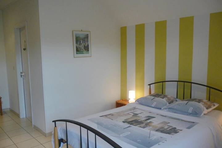 Chambre d’hôte pour 2 personnes, avec terrasse ainsi que jardin et vue à Érezée - 4