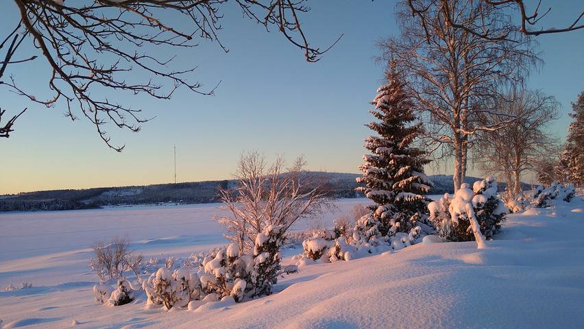 Gemütliches Ferienhaus am See bei Överkalix in Överkalix, Lappland (Schweden)
