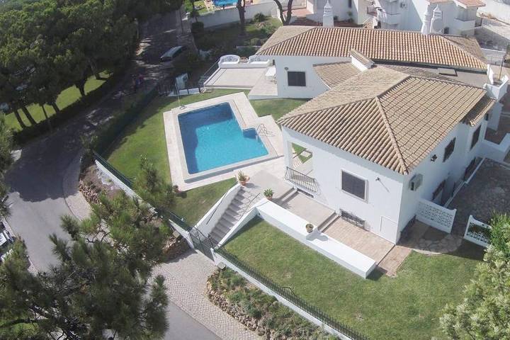 Maison d’hôte pour 7 personnes, avec vue ainsi que piscine et jardin à Quarteira - 3