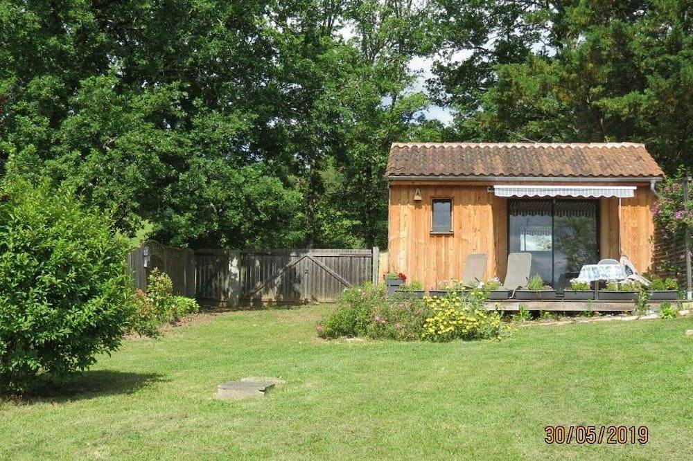 L'Ensoleillade  Petit Chalet écologique en bois de 19M2  dans jardin.  2 étoiles in Saint-Léon-sur-Vézère, Périgord Noir