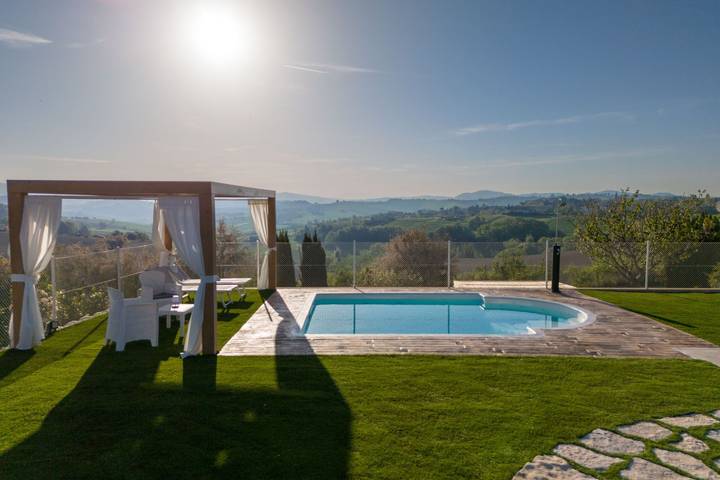 Villa für 4 Personen mit Pool in San Giorgio di Pesaro, Terre Roveresche