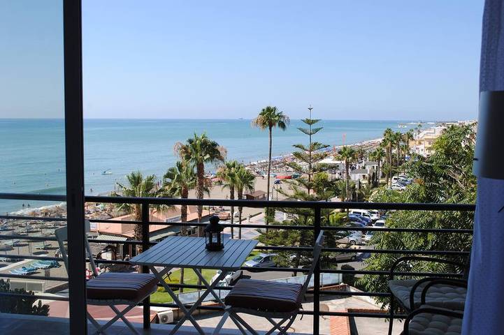 Vakantieappartement voor 2 personen, with tuin and zwembad as well as balkon in La Carihuela