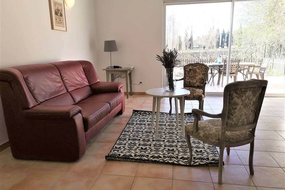 Ganze Wohnung, Promo -30%: Komfortables Haus, Terrasse, Garten & Gemeinschaftspool in Cornillon, Nimes und Umgebung
