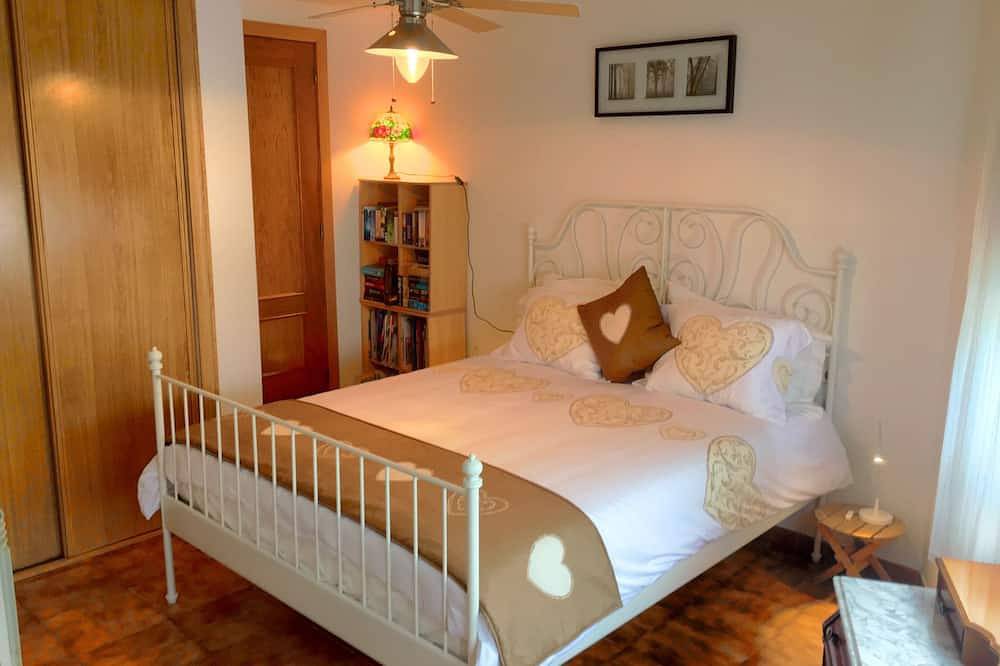 Apartamento entero, Villa privada, terraza privada, barbacoa, piscina, hermoso jardín y vistas. in Olivella, Garraf