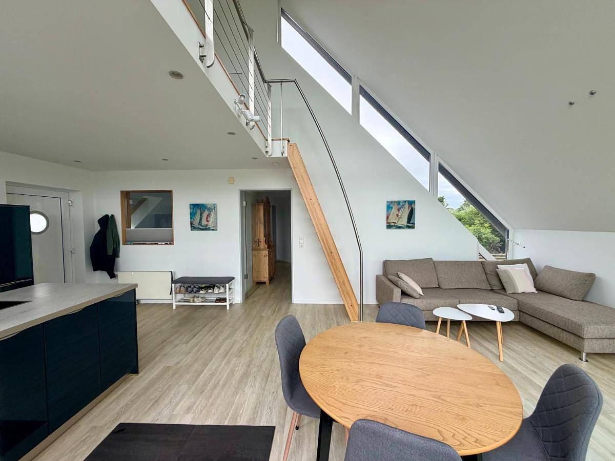 Ganze Wohnung, Lichtdurchflutete Ferienwohnung mit direktem Schleiblick in Fahrdorf, Schleswig & Umgebung