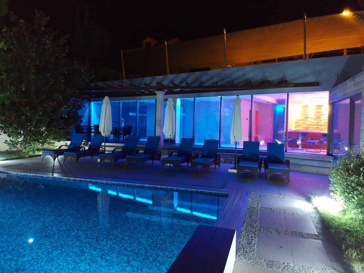 Ganze Ferienwohnung, Ferienwohnung mit Meerblick und Klimaanlage und Pool  in Supetar, Brac