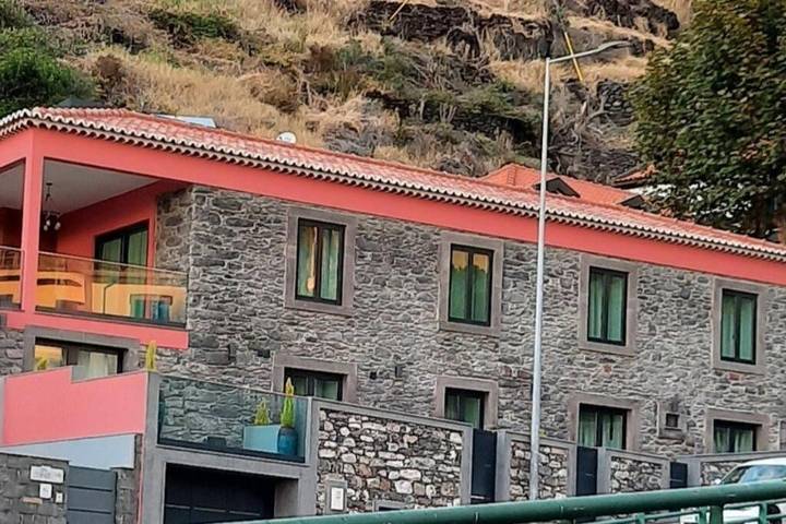 Casa de férias para 2 pessoas, com jardim em Calheta