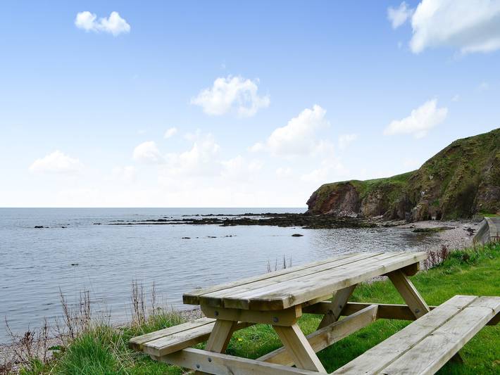 Log cabin for 5 people, with Garden in Scotland