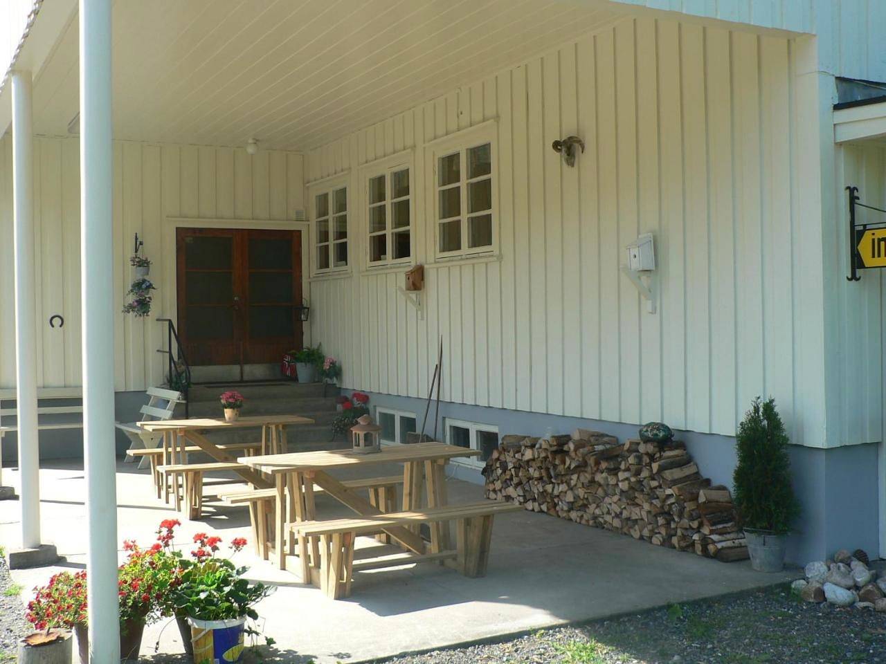 Ganze Wohnung, Studio Apartment with Shared Bathroom (5 Adults) in Drangedal