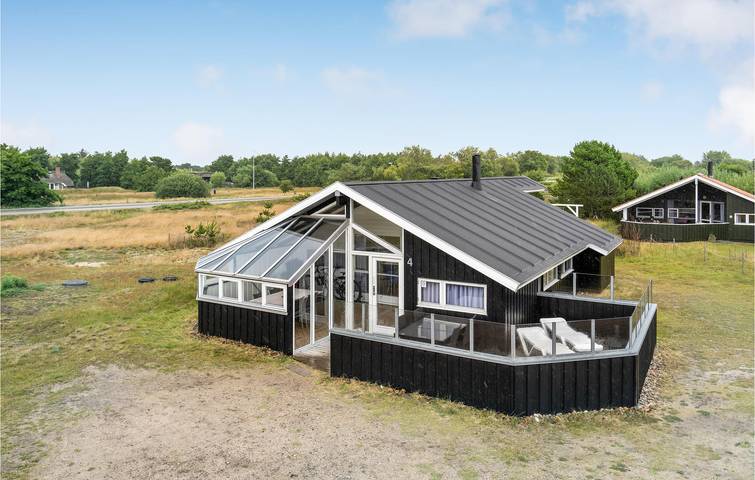 Glamping voor 6 personen, with terras and sauna as well as whirlpool in Waddeneilanden