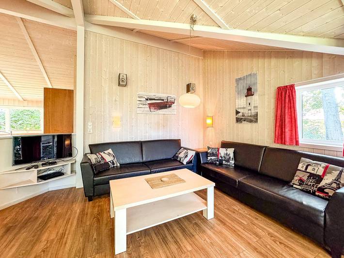 Ferienhaus für 6 Personen, mit Whirlpool und Terrasse sowie Garten und Sauna in der Lübeck