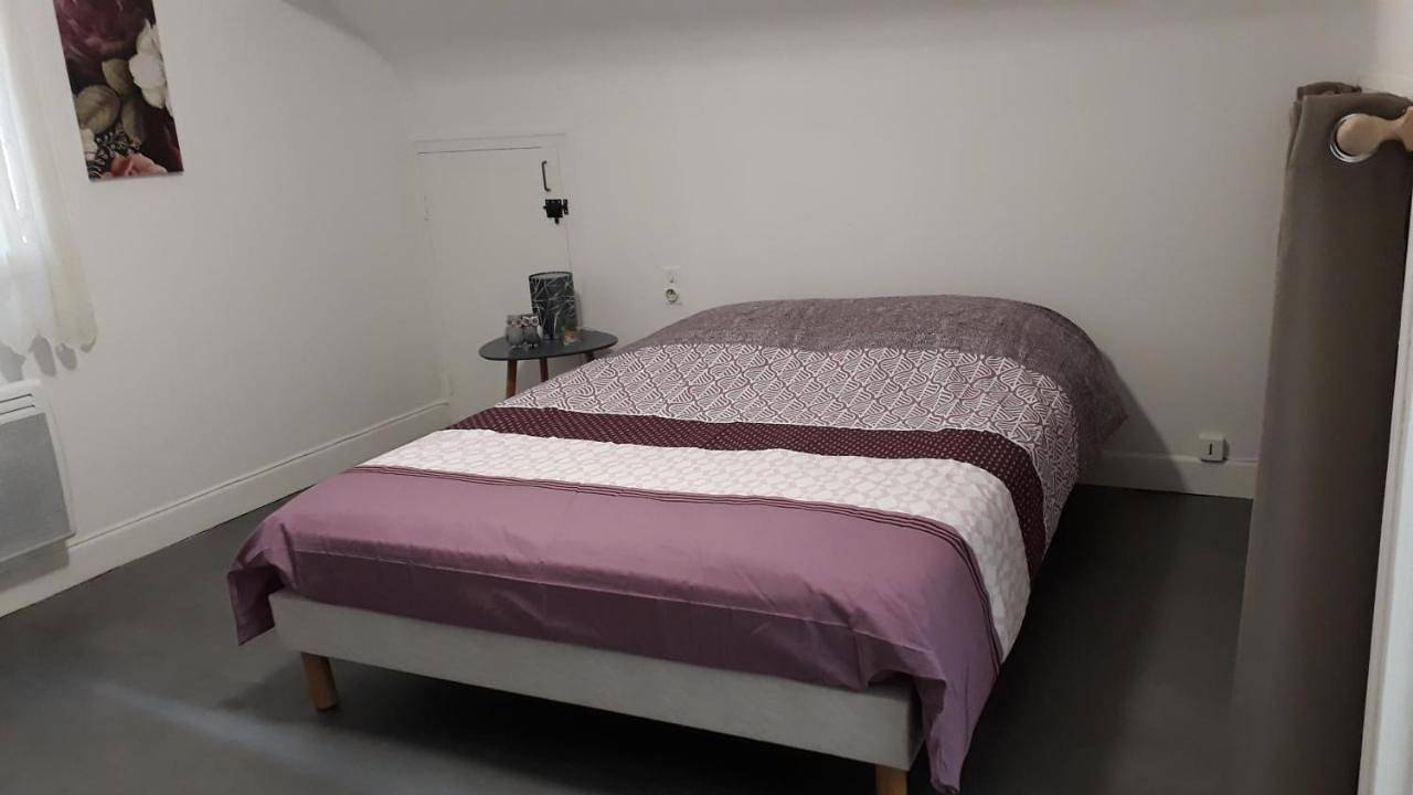 Appartement entier, One-Bedroom Apartment in Éguzon-Chantôme, Région de La Châtre