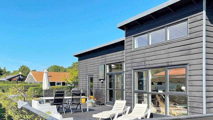 Ferieudlejning for 6 personer, med jacuzzi og sauna samt terrasse i Binderup Strand