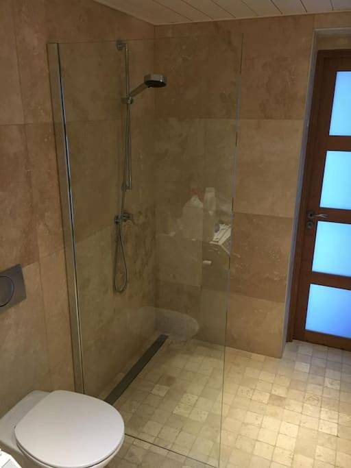 Location de vacances pour 4 personnes, avec jardin ainsi que piscine et terrasse à Puligny-Montrachet - 4