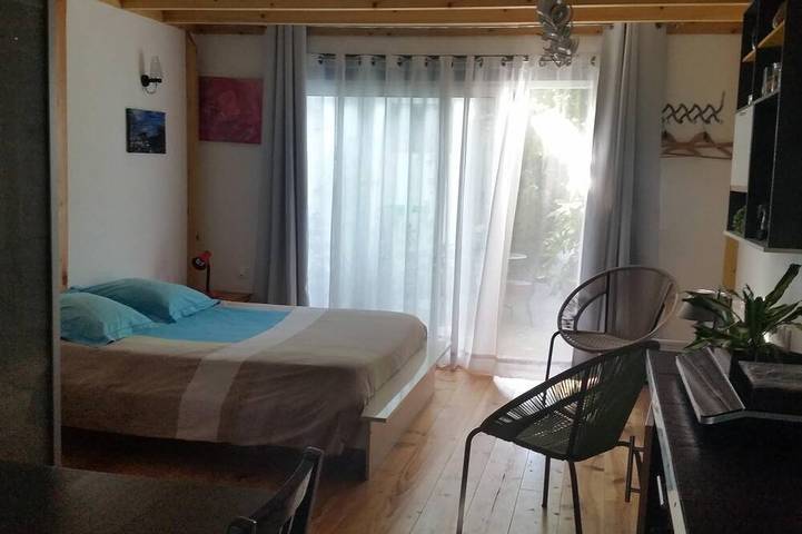 Gîte pour 2 personnes, avec terrasse dans Plage De La Jetee Andernos Les Bains