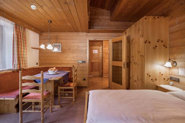 Appartamento intero, Monolocale "Ciasa ai Pini 208" vicino agli impianti di risalita con vista sulle montagne e sauna in San Cassiano, Badia