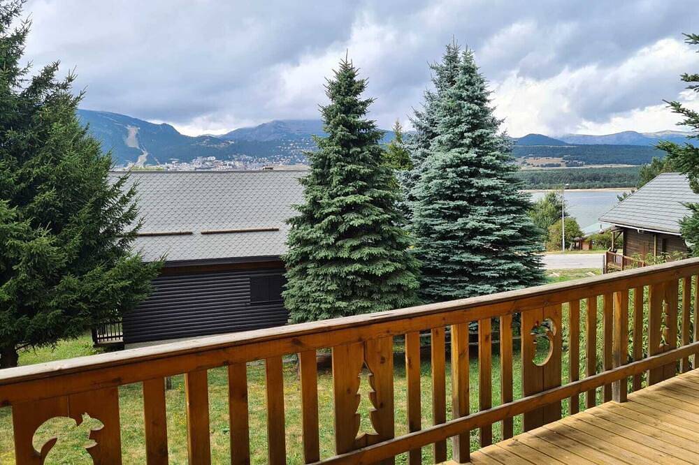 Lake view chalet in Matemale, Parc naturel régional des Pyrénées catalanes