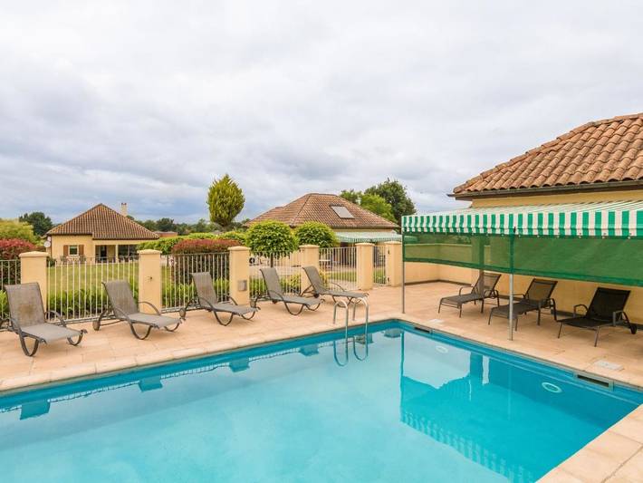 Location de vacances pour 15 personnes, avec jardin et piscine à Saint-Nexans - 3