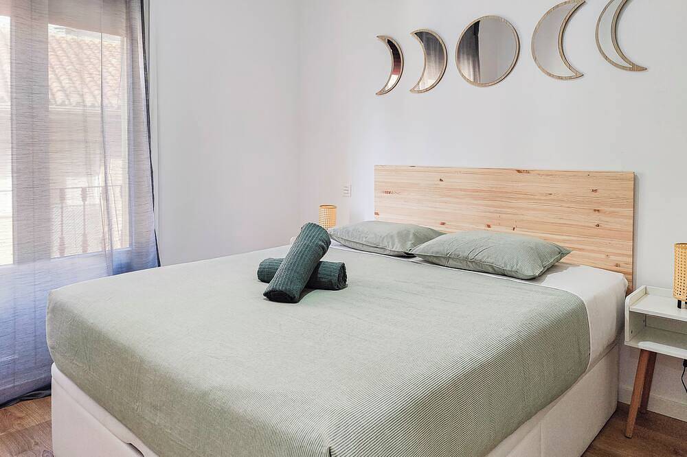 Entire apartment, The Charm of Casco Ii by Alogest in Saragossa, Saragossa Province