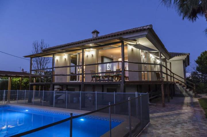 Casa rural para 6 personas, con jacuzzi además de jardín y piscina, Se admiten mascotas en Murcia 