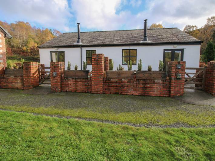 Cottage for 6 people, with garden, with pets in Denbighshire